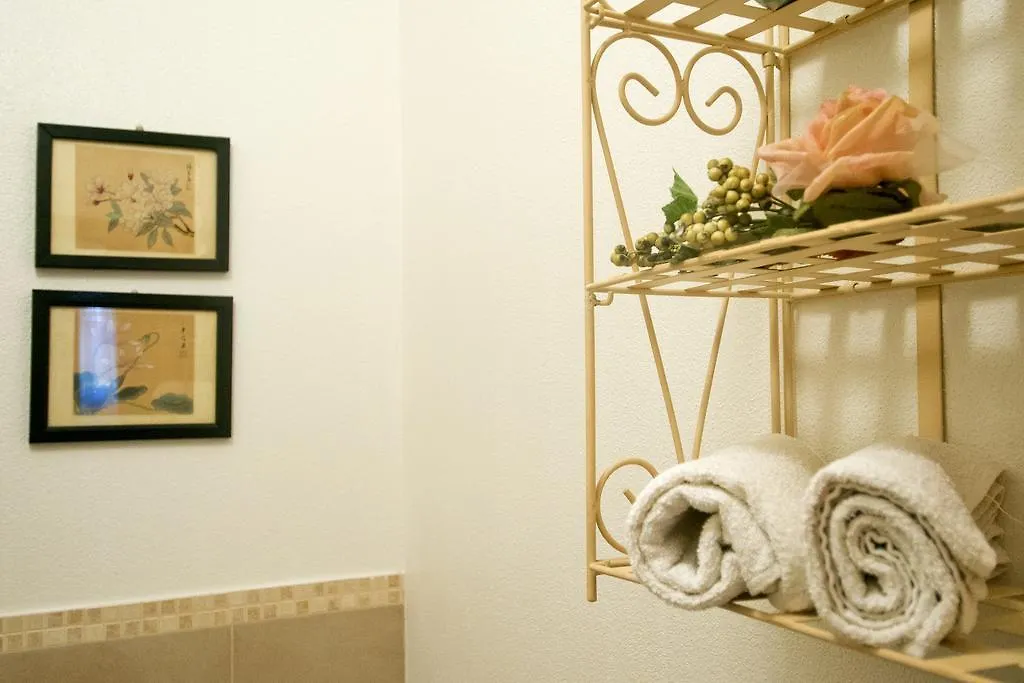 Mimi Rooms-1