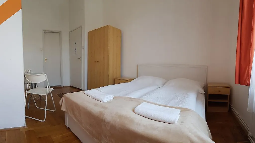 Westend Minihotel-1