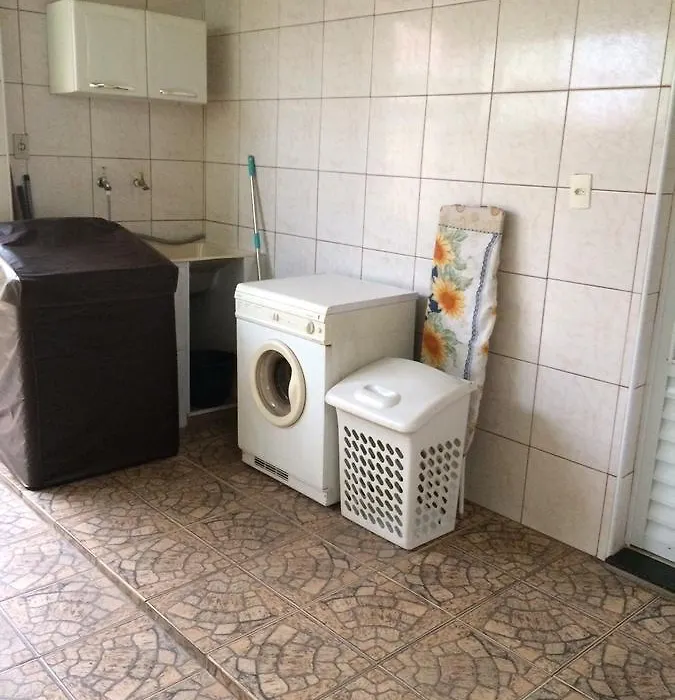 Casa Familiar em Campinas com 2 Quartos, 1 banheiro, 1 vaga para carro-1