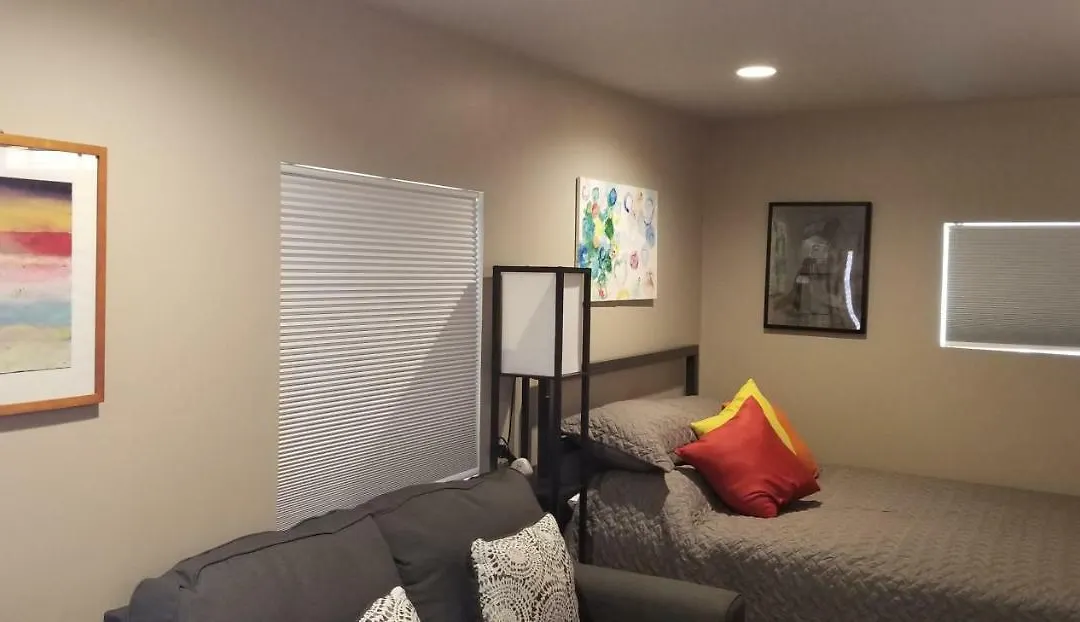 Best Little Guesthouse In Melrose! New Listing!-1