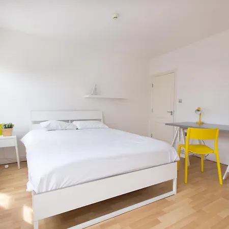 Tooting Broadway Studios & Rooms By Primecityhosts-2