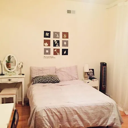 Cozy Bedrooms At University City In Philadelphia-2