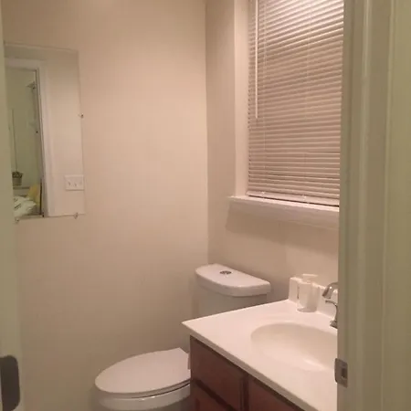 Cozy Bedrooms At University City In Philadelphia-3