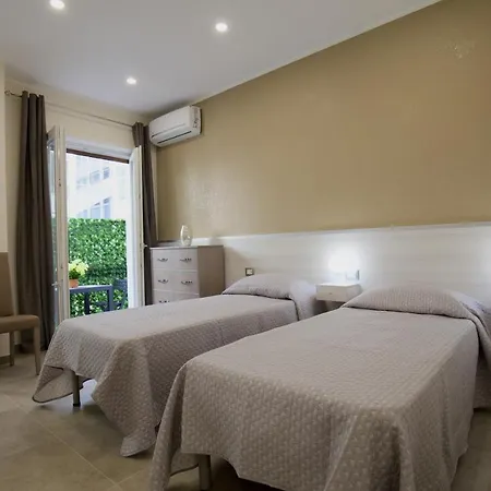 Six Rooms-2