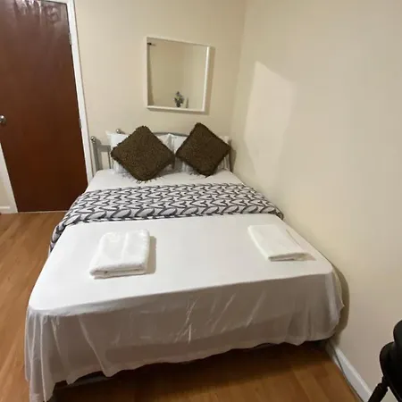 A Great Room In Queens-2