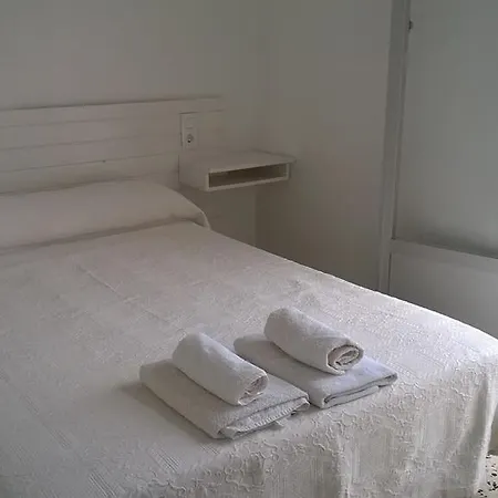 Hostal Paris Ciutadella-3