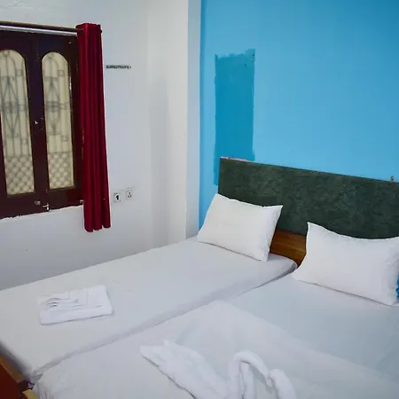 Sandhya Guest House Varanasi Near Ganga River-3