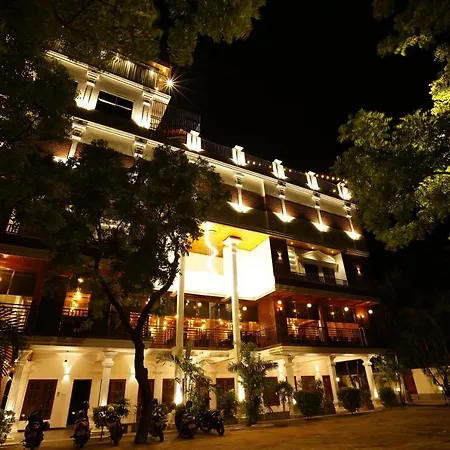 J Hotel-2