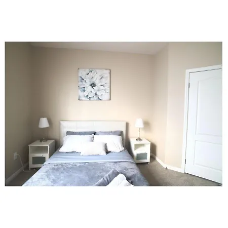 Private Bedroom And Bathroom In Shared 2 Bedroom Apartment In Venice - Pool - Hot Tub & Gym-3
