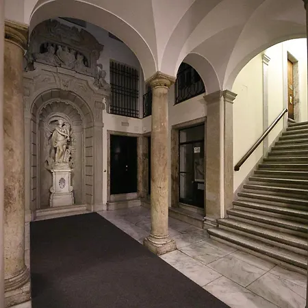 Nik Rooms-3