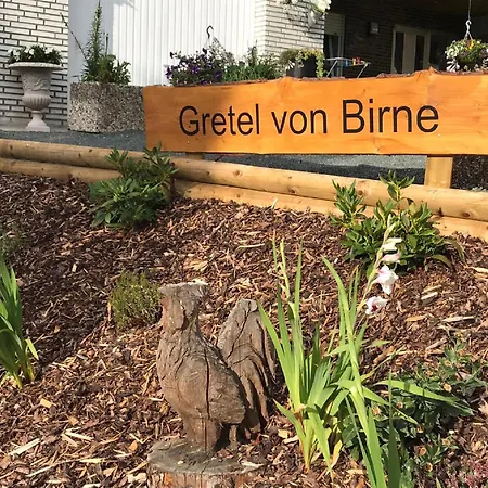 Gretel Von Birne-2
