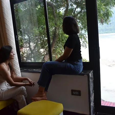 Meeram Ganga, A Heritage Stay By The Ganges At Triveni Ghat-2