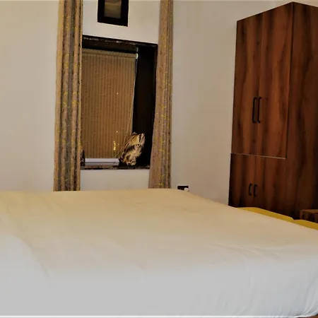 Meeram Ganga, A Heritage Stay By The Ganges At Triveni Ghat-3