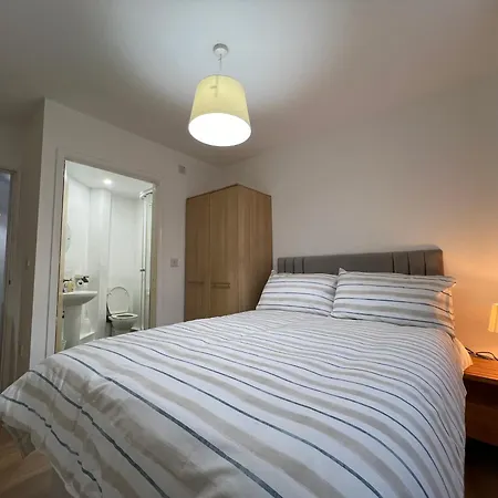 Kilnview Guesthouse-Hanley & Staffordshire University-3