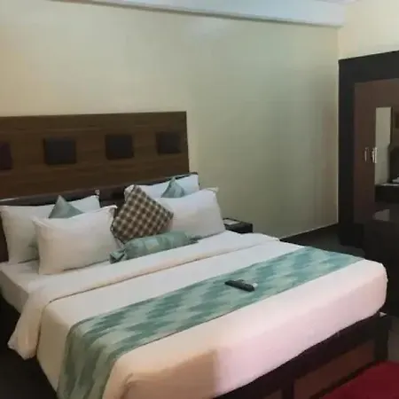 Cynergy Suites Royale - Guest Room-3
