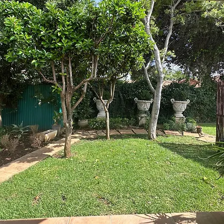 Green Ivy Luxury Room With Private Garden-3