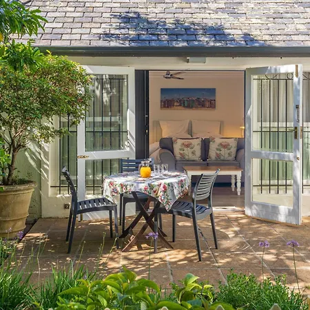 Hedge House Guest House-3