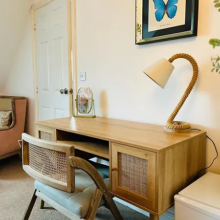 Number 2, Spacious Rooms, Near Ironbridge!-3