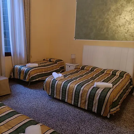 Palazzo Lion Morosini - Check In Presso Locanda Ai Santi Apostoli-3