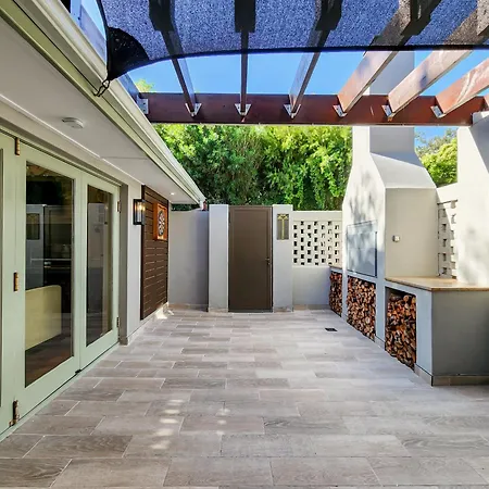 Branch & Vine Cottages - Constantia-2