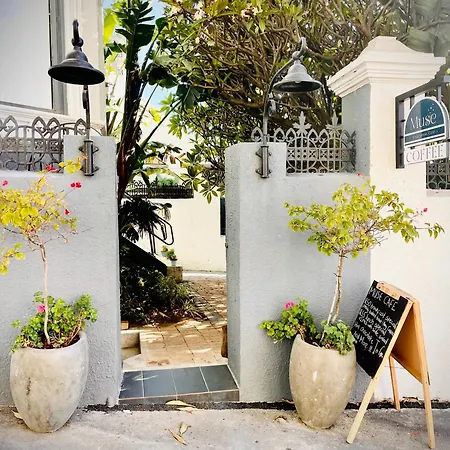 Moy Guesthouse & Backpackers-2