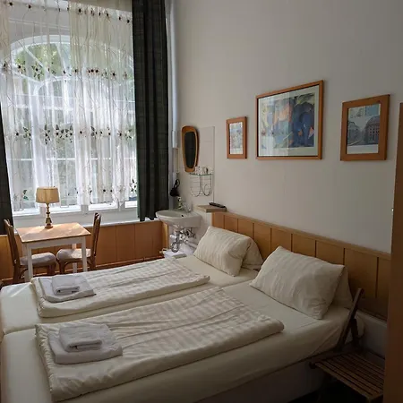 Hotel Pension Waizenegger Am Kurfuerstendamm-2