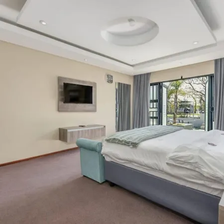 Summit Della Suite-2