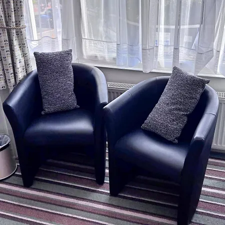 Hudsons Guest House - Adults Only-3