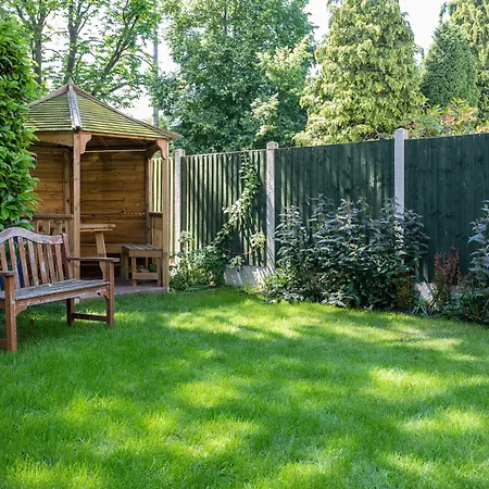 The Lawn Guest House Gatwick-3