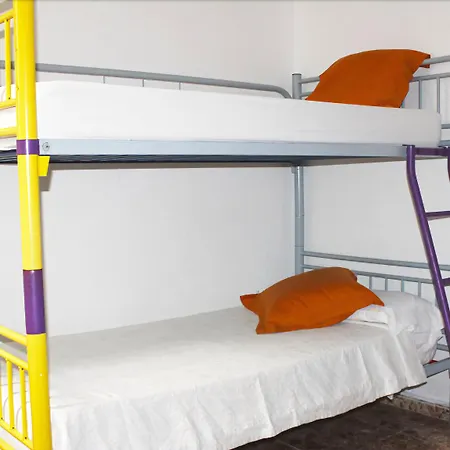 Alcaravaneras Hostel-2