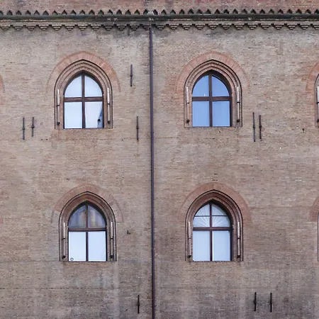 Casa Isolani Guest House Piazza Maggiore 1-2