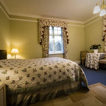 Sandfield Guest House-3
