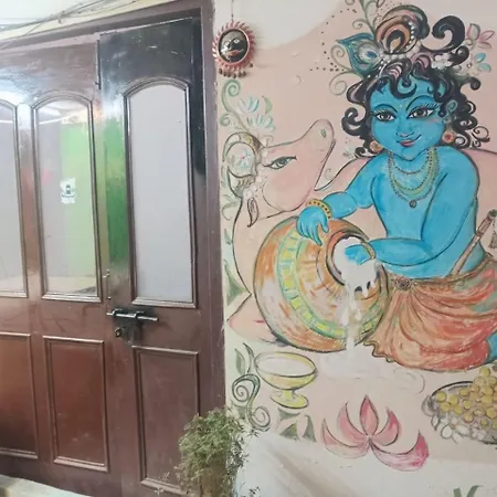 Sandhya Guest House Varanasi Near Ganga River-2
