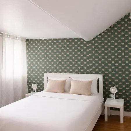 Bohemian Stay Central Lisbon Rooms-3