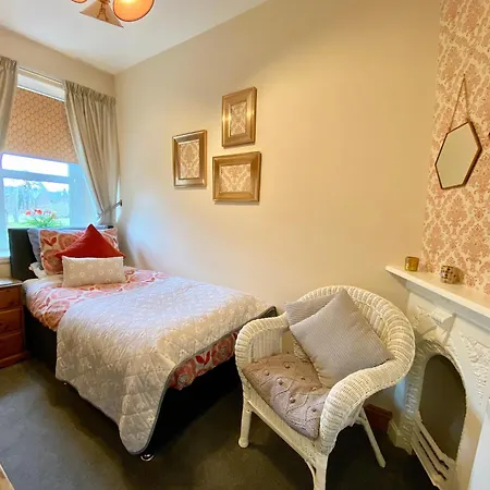 Glendale Guest House-3