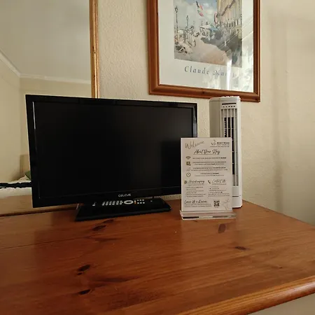 Ricky Road Guest House-2