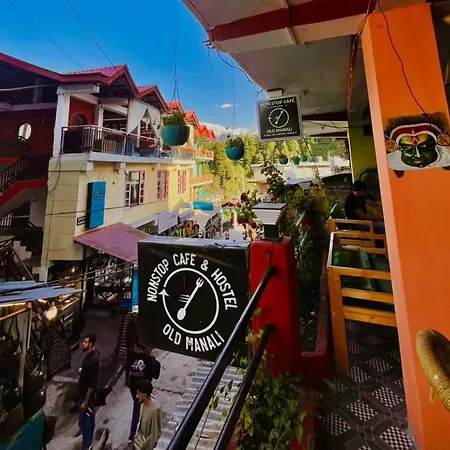 Non Stop Cafe Hostel & Stay-3