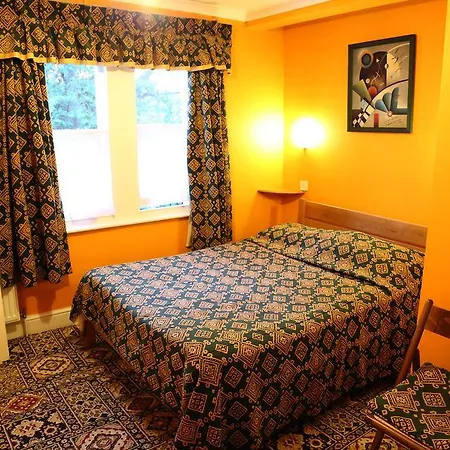 Beaver Hotel-2