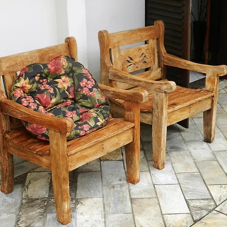 Praia Canto Do Forte Guest House-2