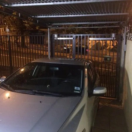 Casa Familiar em Campinas com 2 Quartos, 1 banheiro, 1 vaga para carro-2