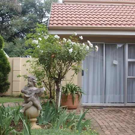 Elizabeth Lodge-2