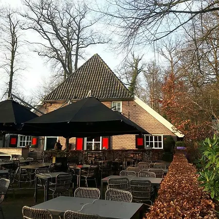 verzorgde kamer in monumentenpand-2