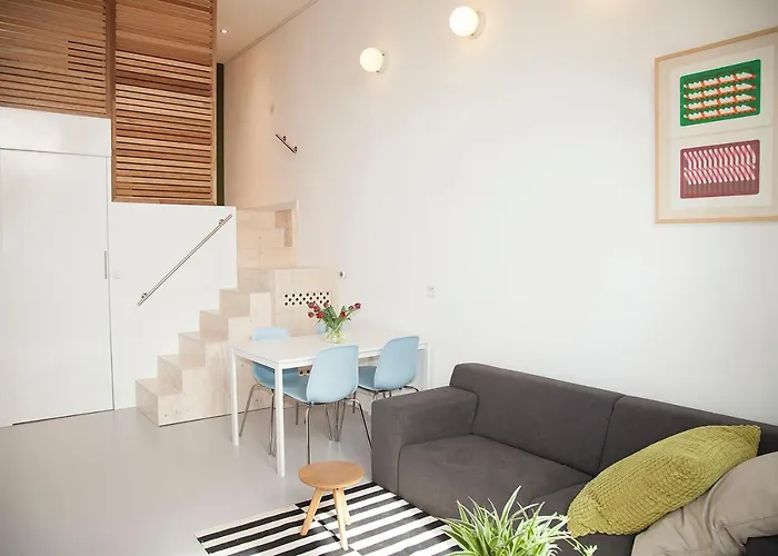 Hip & Stylish Apartment In Center, Near Trainstation, 15 Min Walk