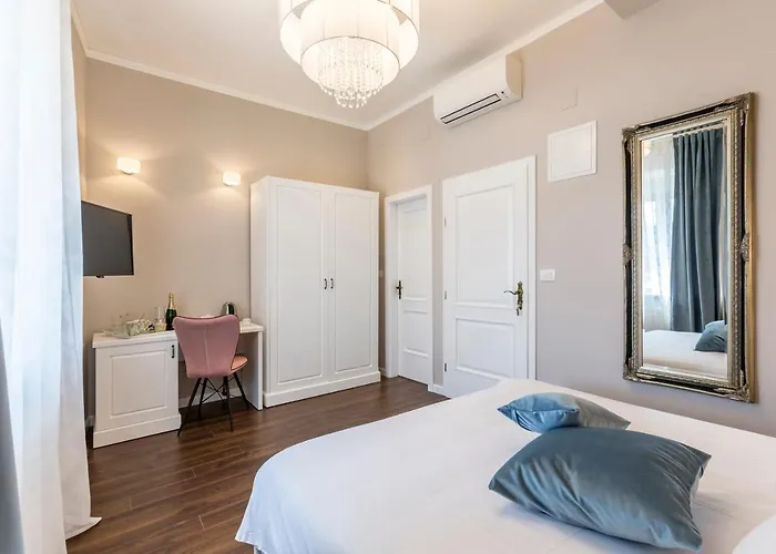 B&B only: Theatre Of Dreams Rooms