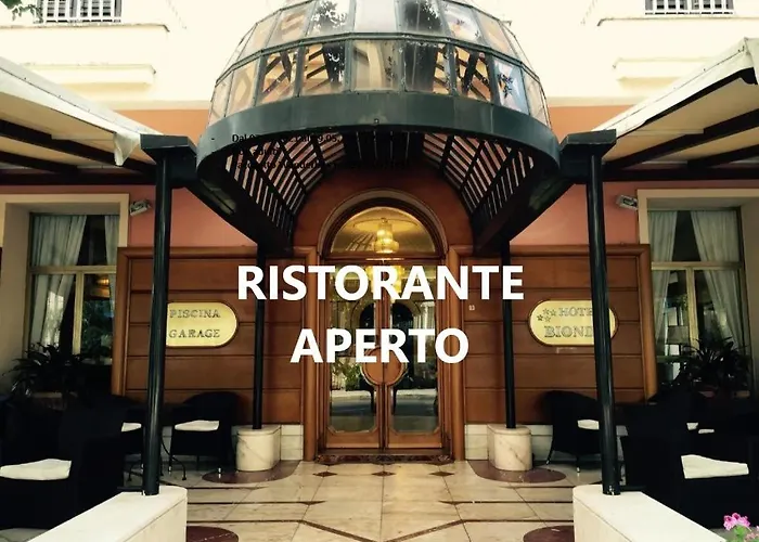 Hotel con piscina: Hotel Biondi