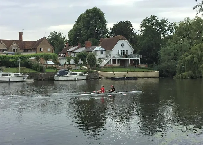 Thames Edge Rooms