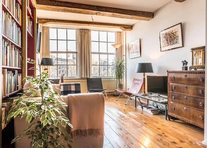 Classy Room 17Th C Canalhouse