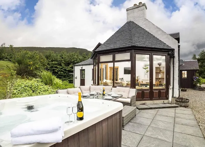 Pet Friendly hotel: Rowan Cottage