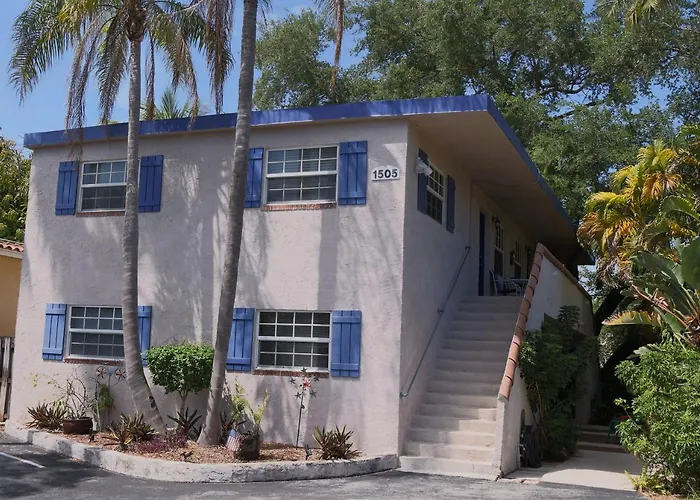 Apartment: Tropical Oasis Condos