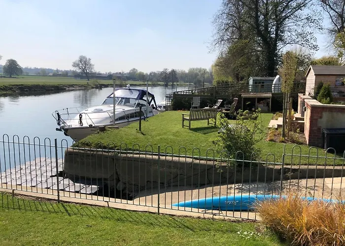 Thames Edge Rooms